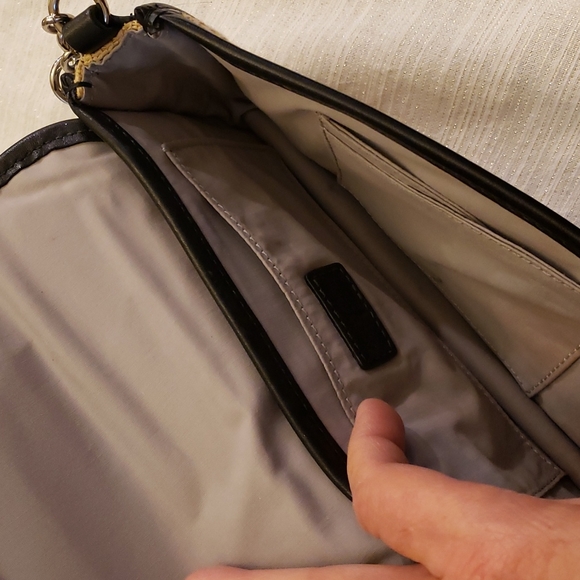 💥HP💥 Cole Haan Small Crossbody - Picture 3 of 3